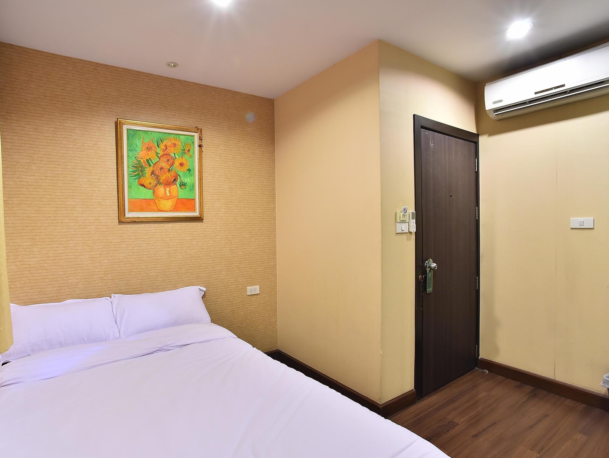 Take A Rest Hotel 방콕 외부 사진