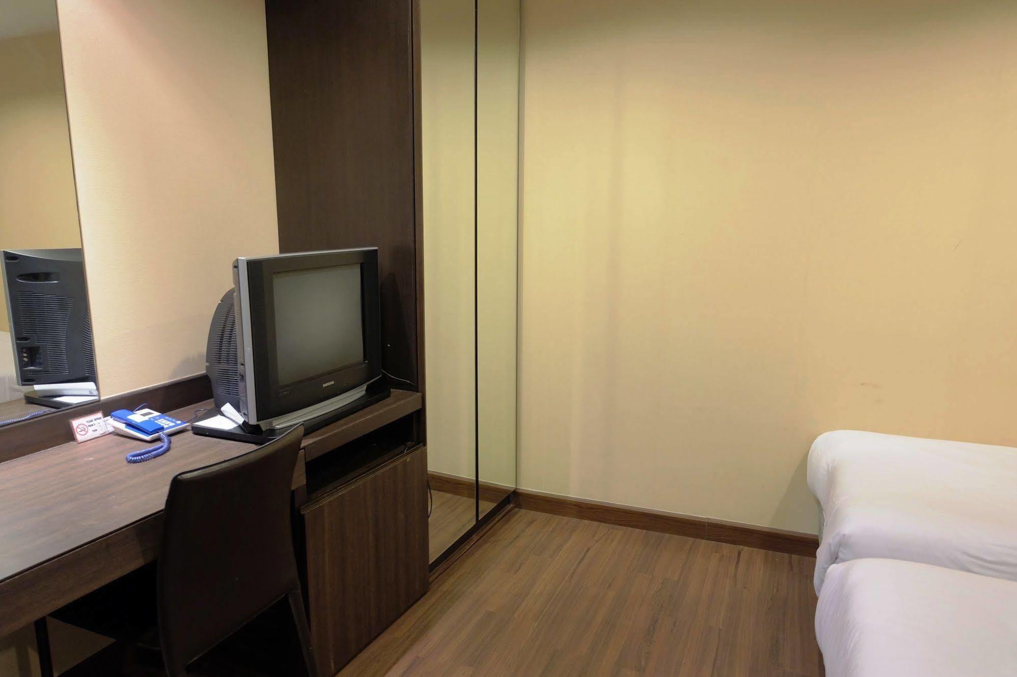 Take A Rest Hotel 방콕 외부 사진