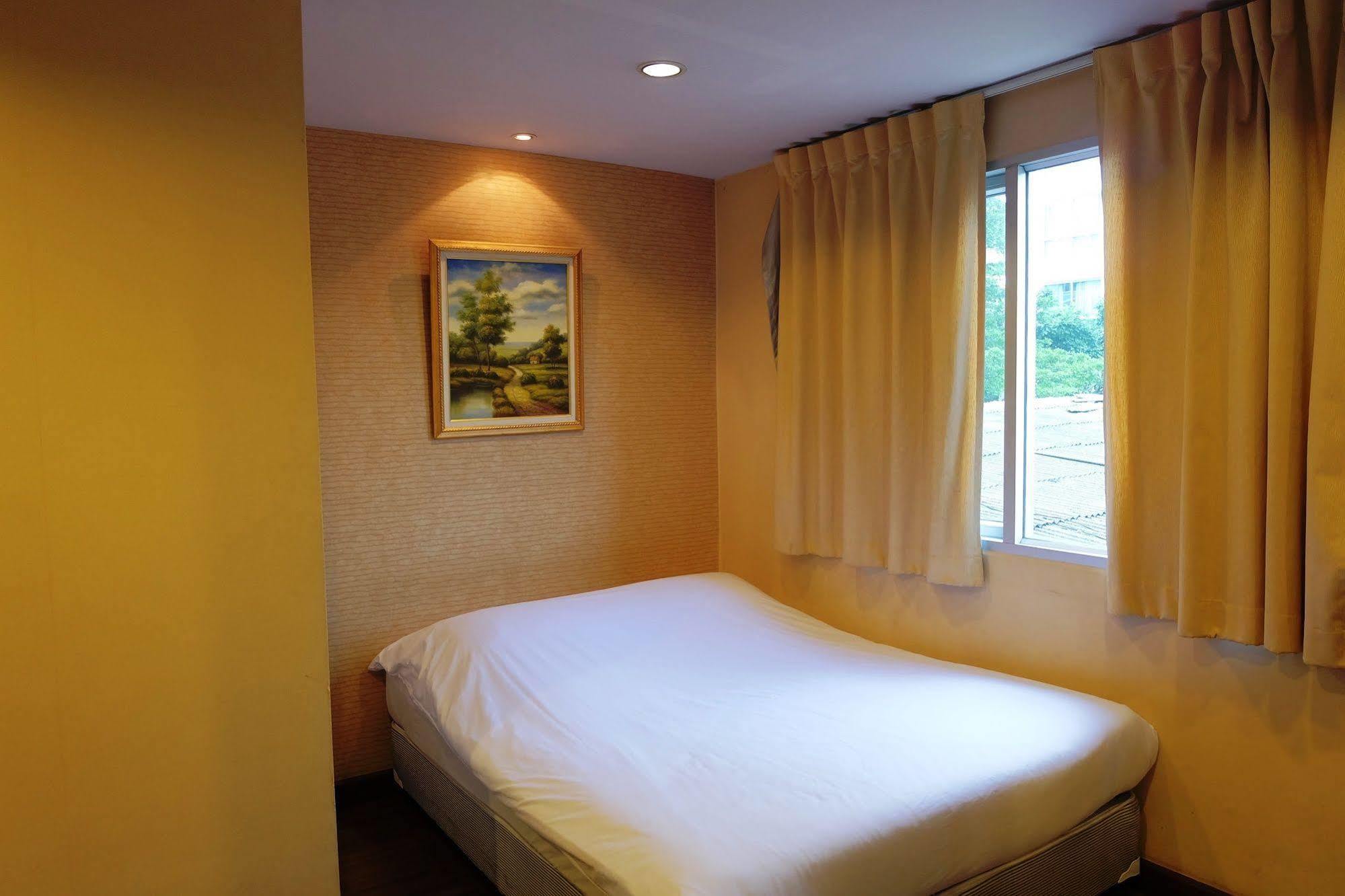 Take A Rest Hotel 방콕 외부 사진