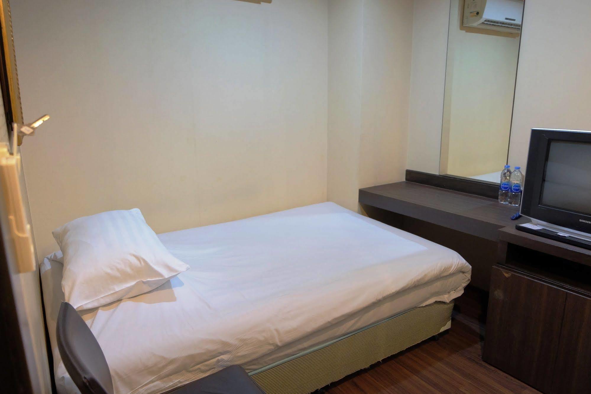 Take A Rest Hotel 방콕 외부 사진