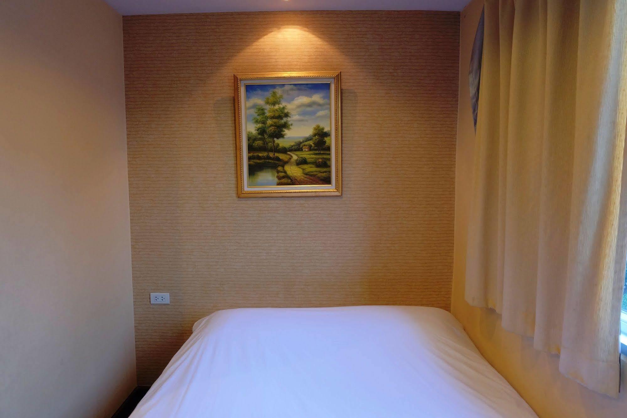 Take A Rest Hotel 방콕 외부 사진