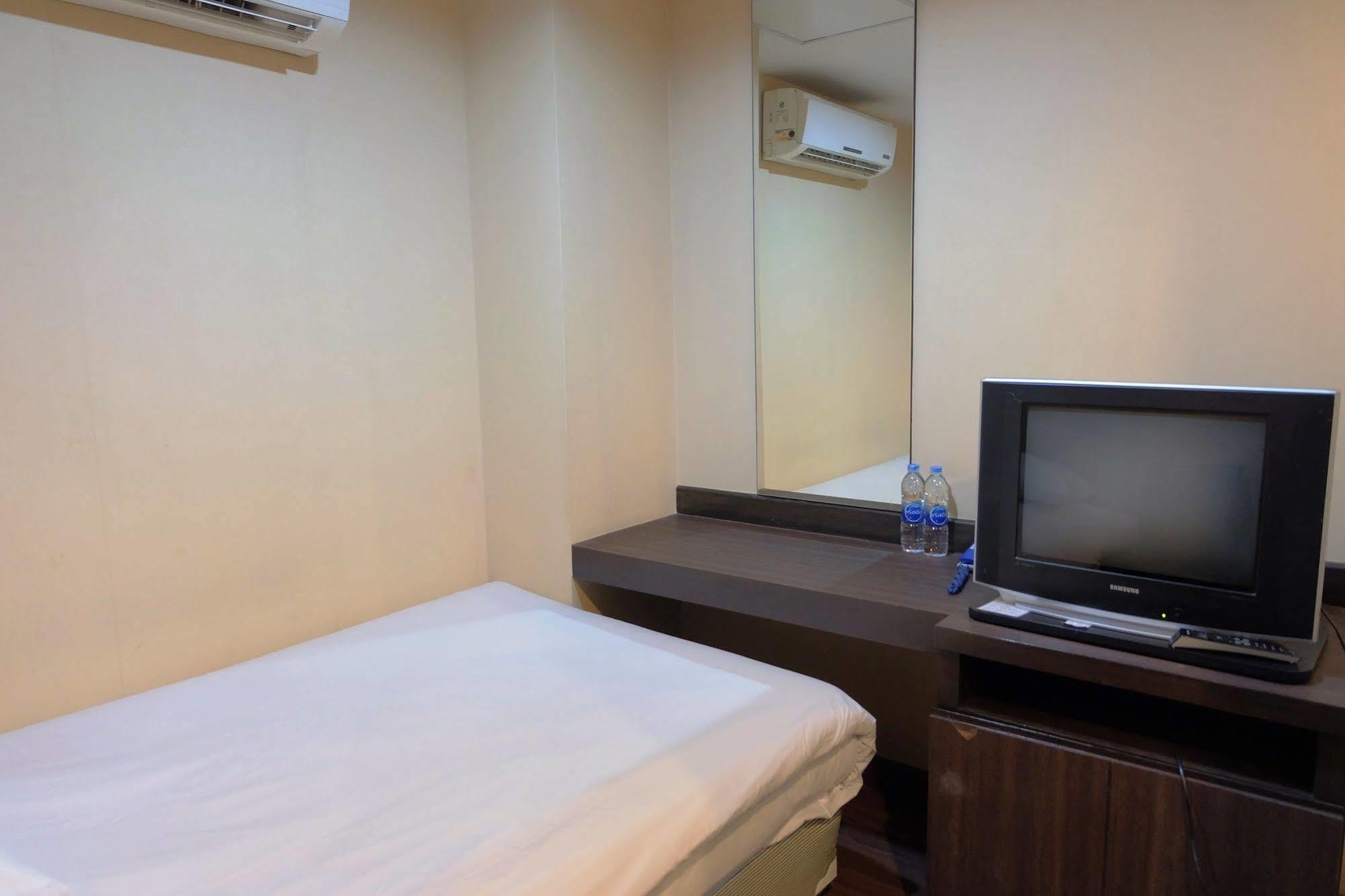 Take A Rest Hotel 방콕 외부 사진
