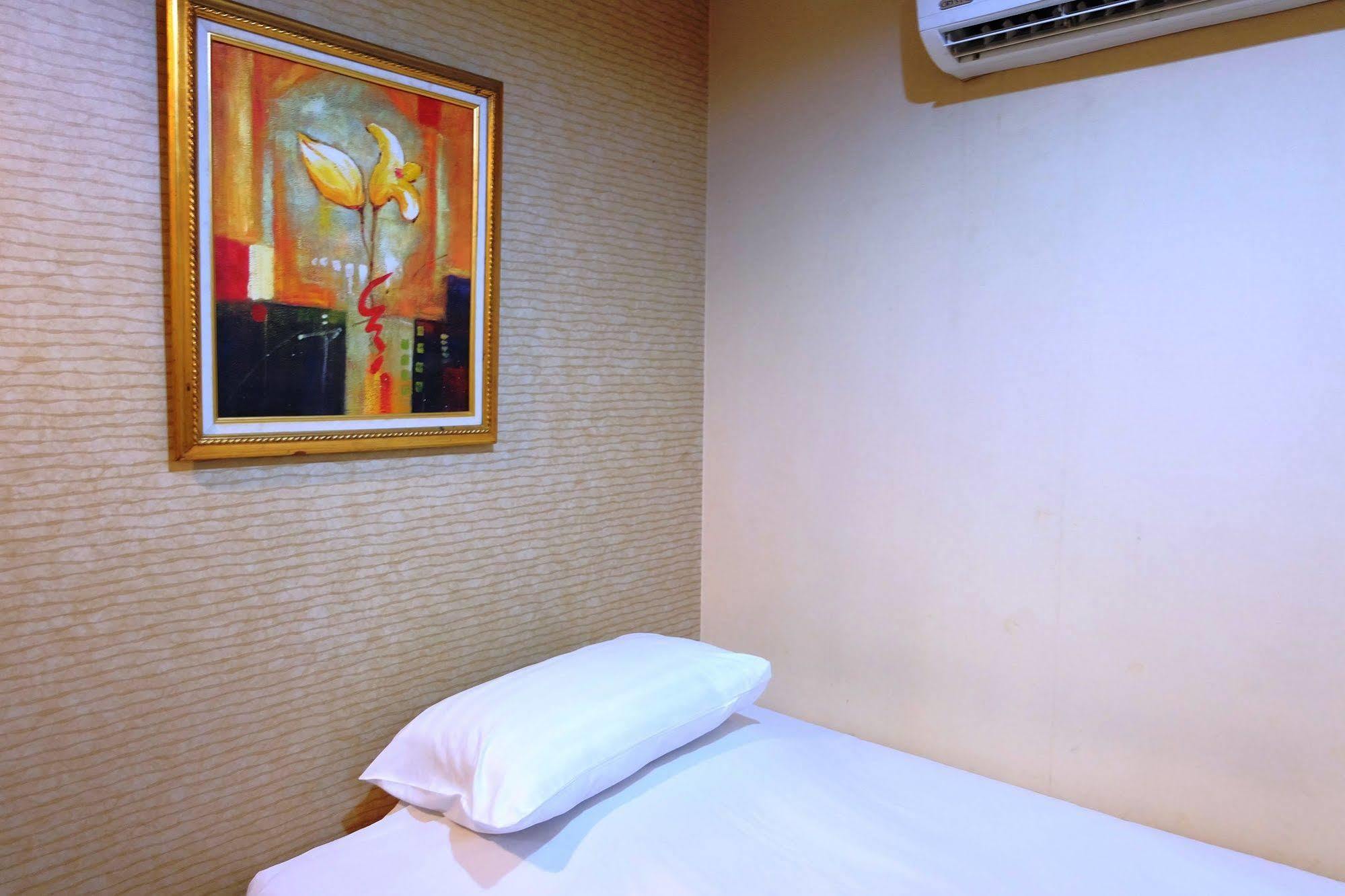 Take A Rest Hotel 방콕 외부 사진