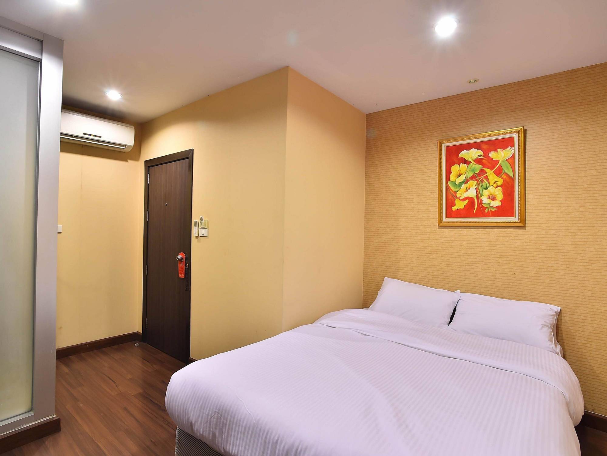 Take A Rest Hotel 방콕 외부 사진