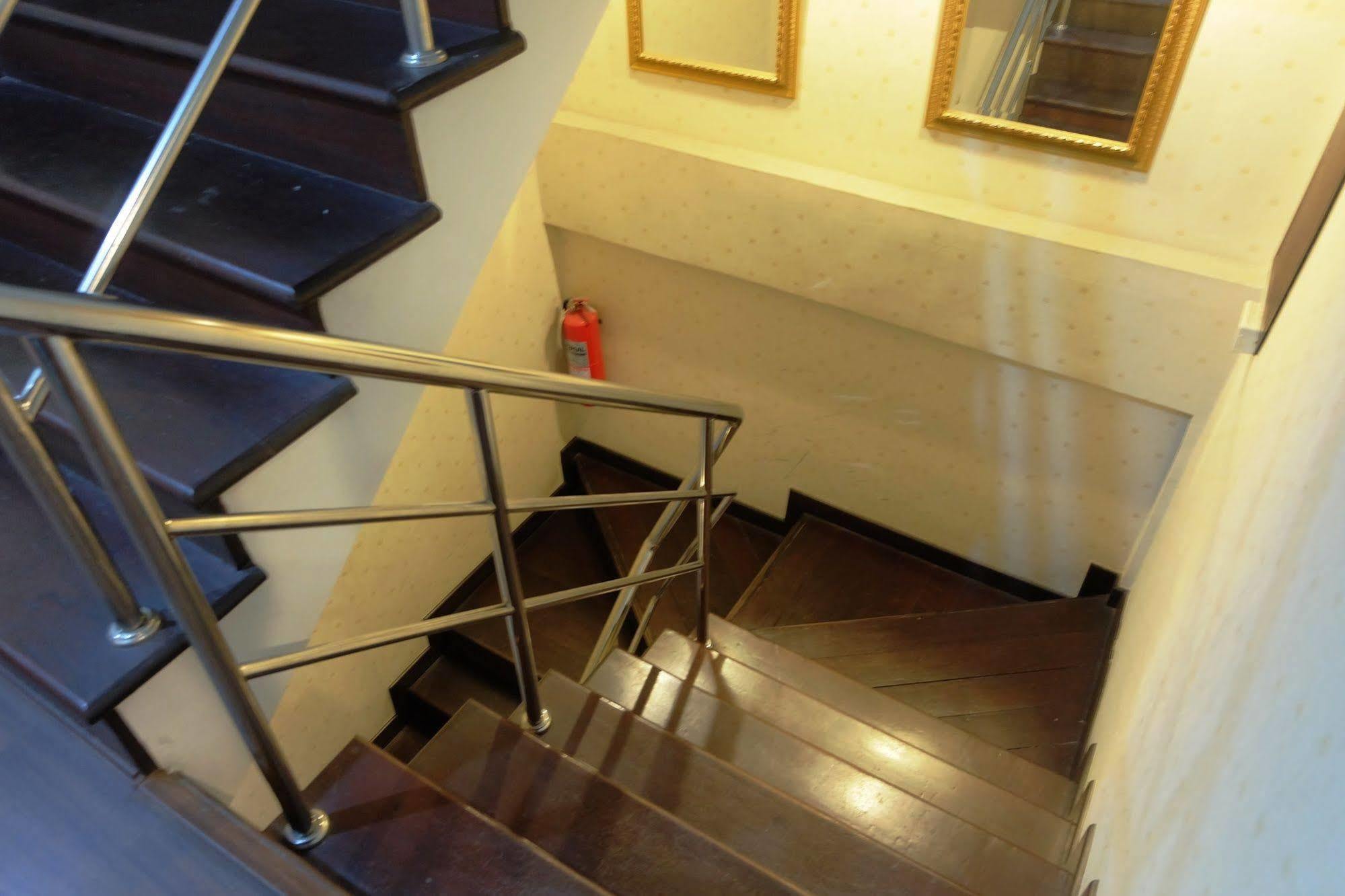 Take A Rest Hotel 방콕 외부 사진